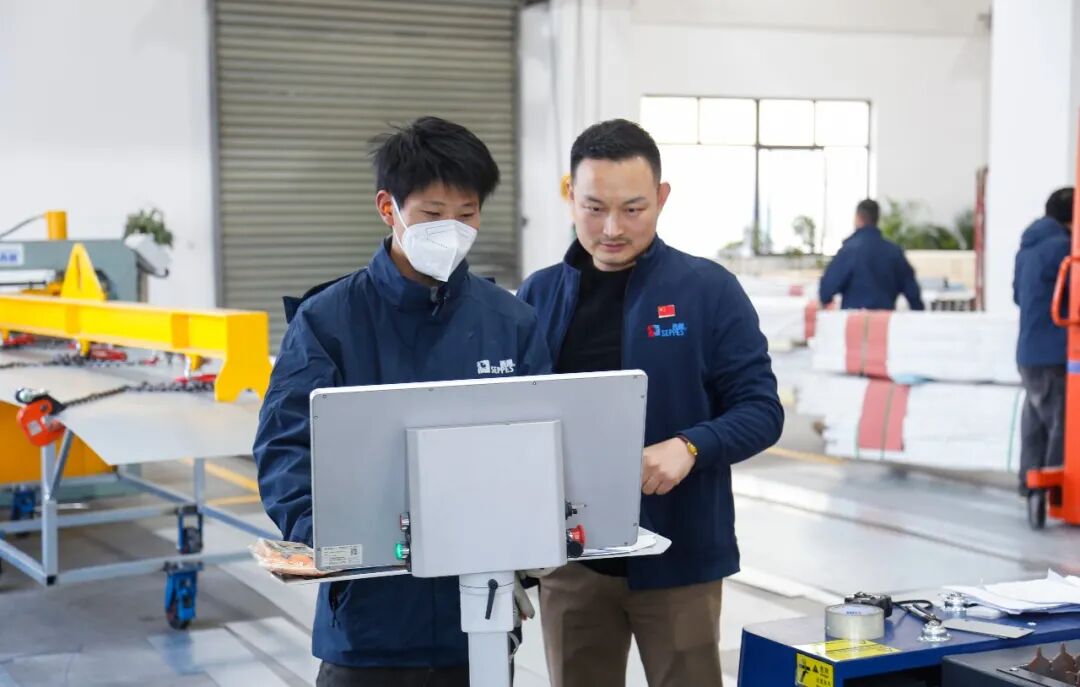 西朗门业：出口全球74国的国产快速门智造典范