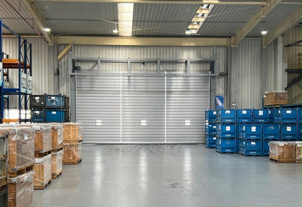 新建的高品质厂房大门：西朗硬质快速门，集多种门型功能于一体