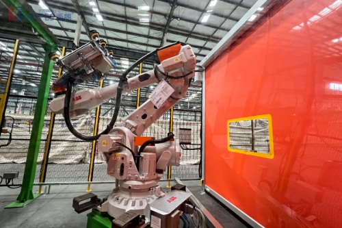 智能工厂改造：为什么机器人生产线必须配套定制联动快速门