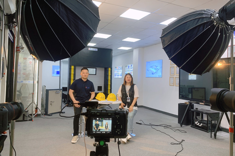 西朗总经理杨元嘉接受采访图