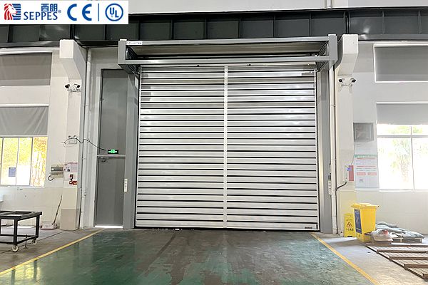 改造后硬质快速门内部